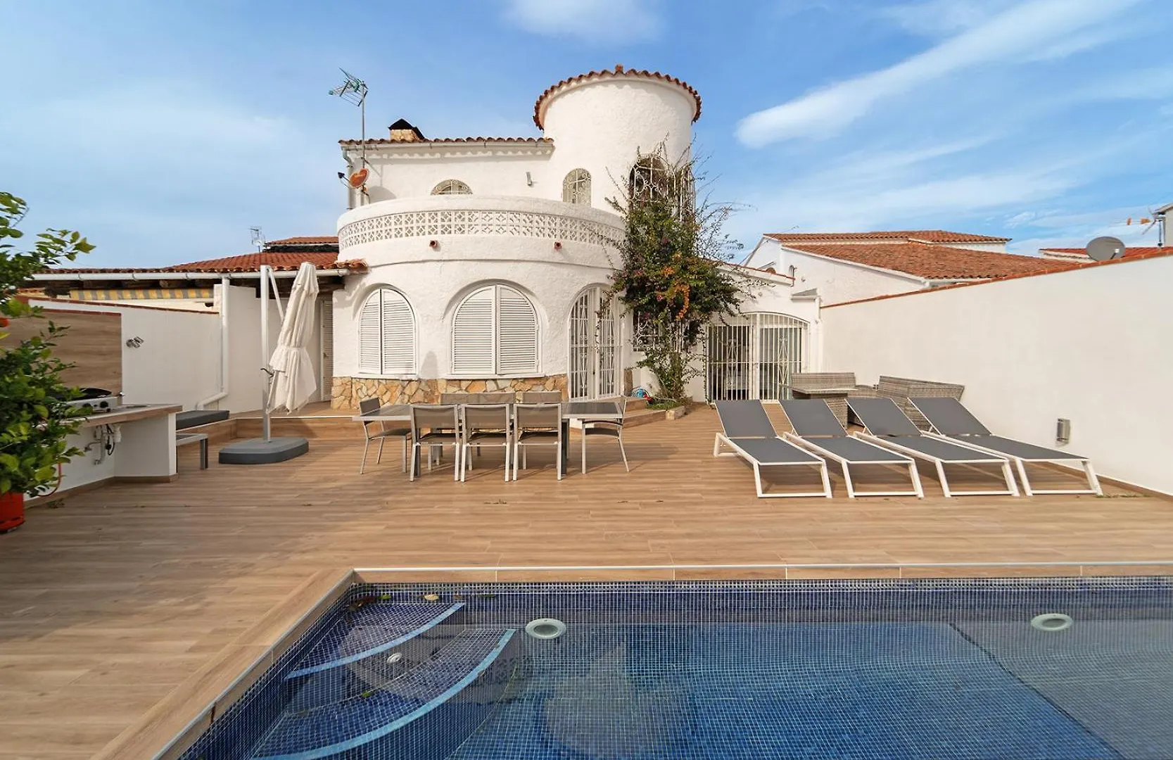 Welcs Casa 122 Emp Con Piscina Y Cerca Del Canal Empuriabrava Villa